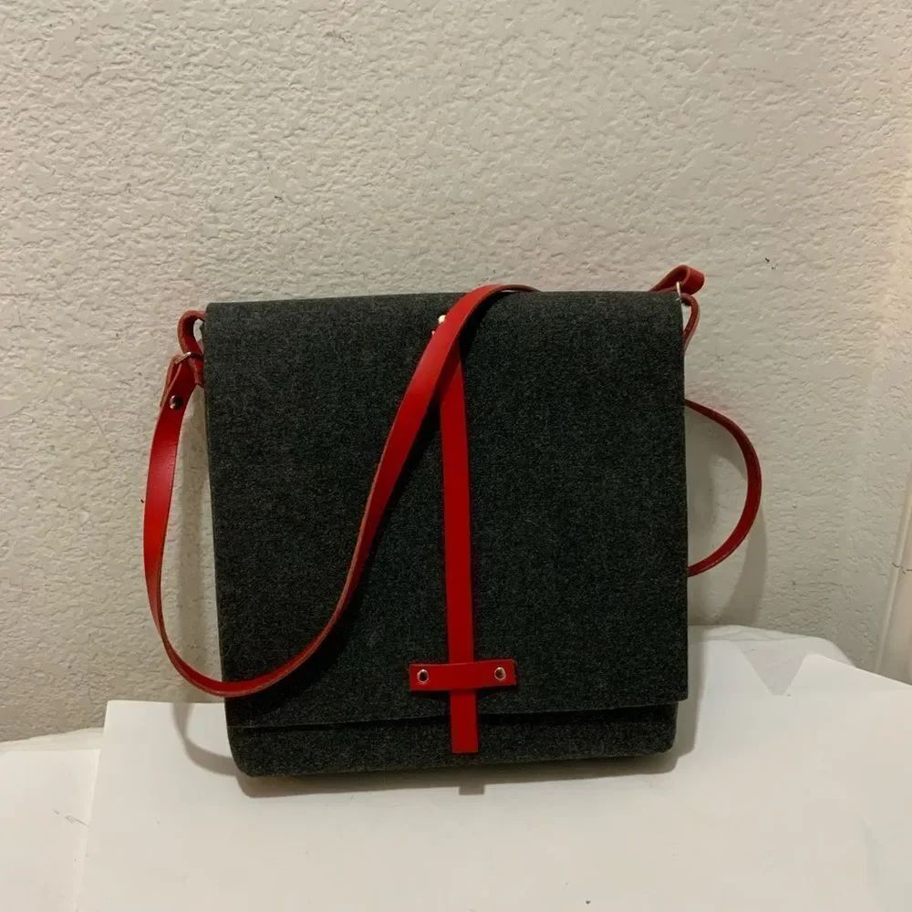 Popeq gray flannel wool handcrafted bag with red leather strap